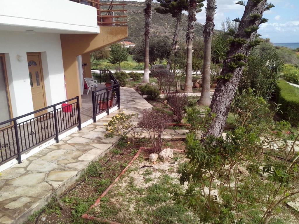 Yialos Apartments Pissouri Room photo